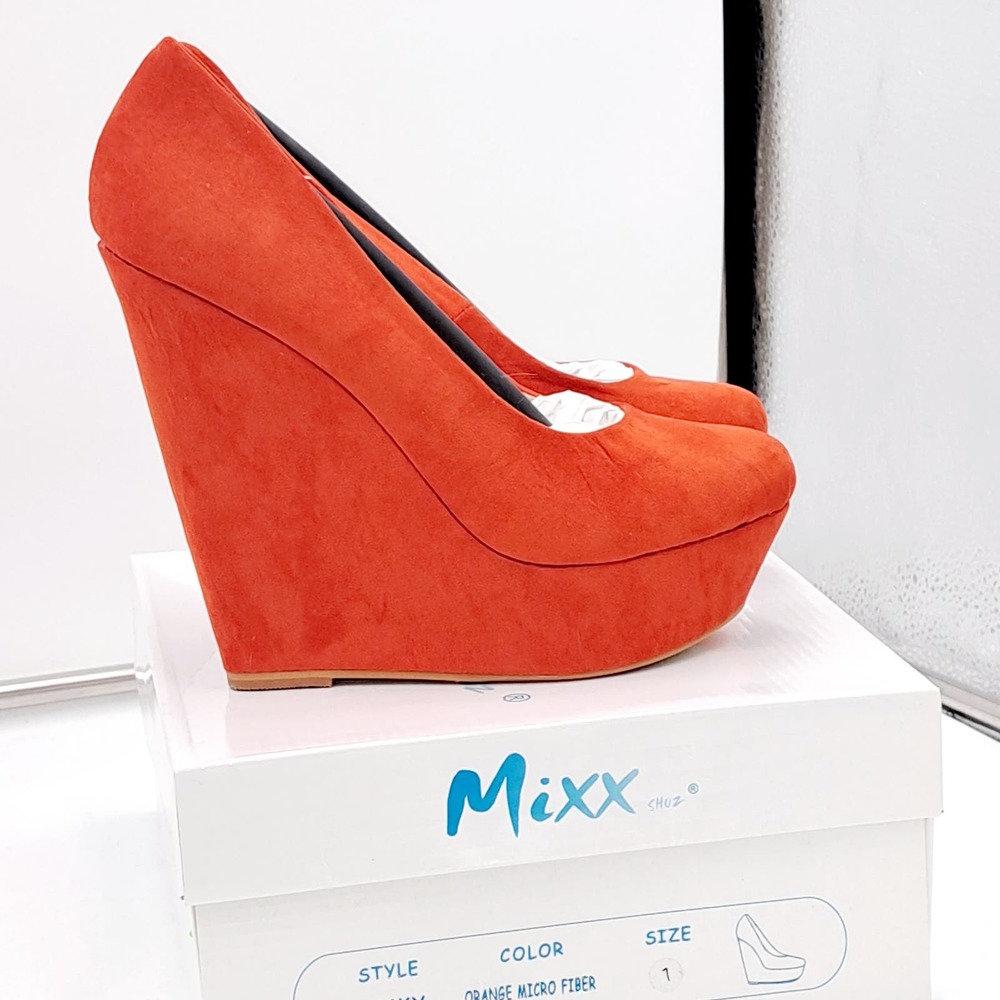 NIB Mixx Shuz Pinky Orangish Red Microfiber Platform Wedges 6.5